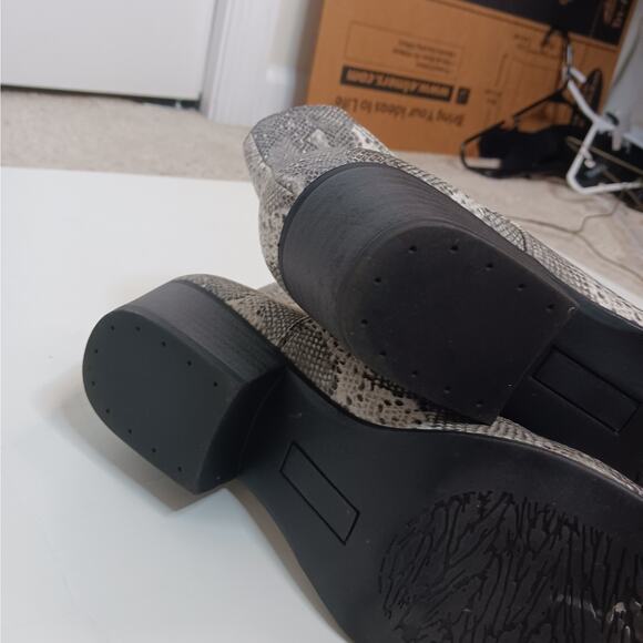 Crochet Snakeskin Booties Size 8 EUC - Picture 8 of 10